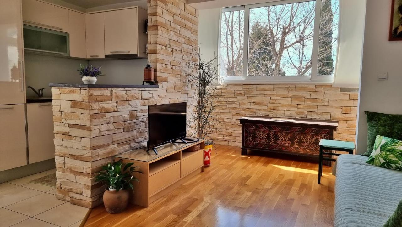 Apartment Tica Омиш Экстерьер фото