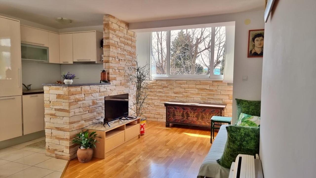 Apartment Tica Омиш Экстерьер фото