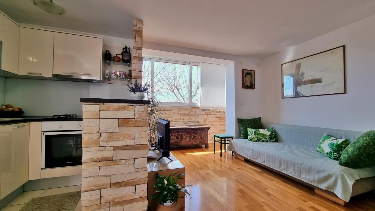 Apartment Tica Омиш Экстерьер фото