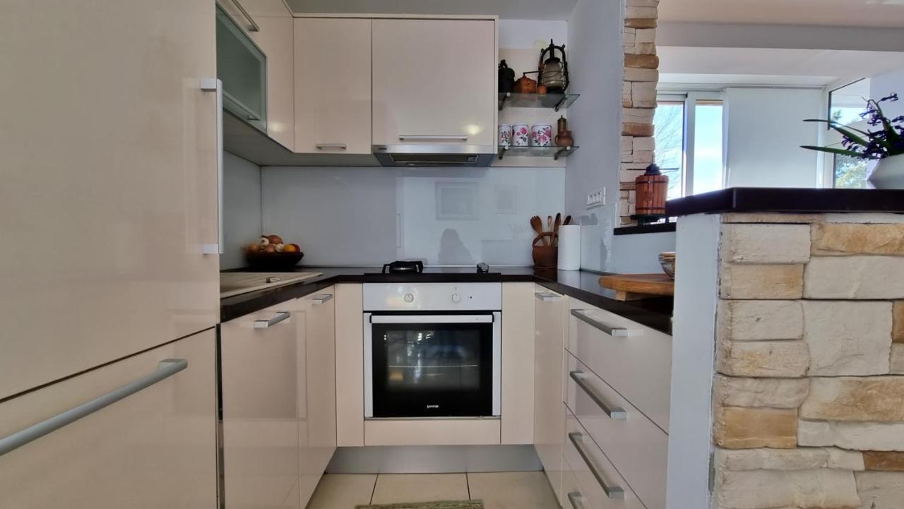 Apartment Tica Омиш Экстерьер фото