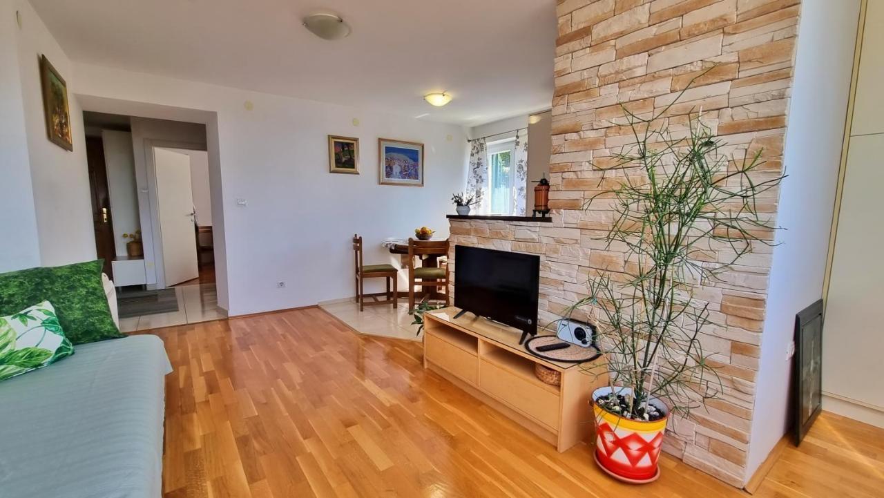 Apartment Tica Омиш Экстерьер фото